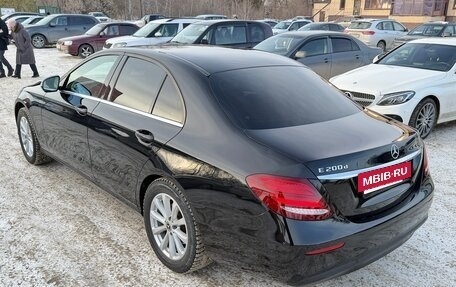 Mercedes-Benz E-Класс, 2019 год, 1 840 000 рублей, 5 фотография