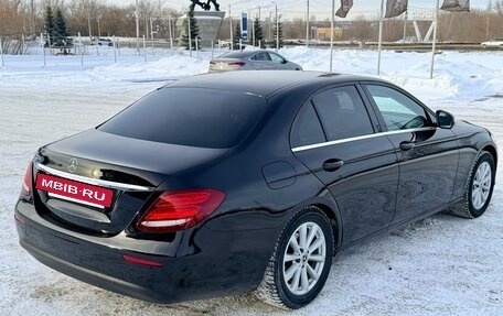 Mercedes-Benz E-Класс, 2019 год, 1 840 000 рублей, 10 фотография