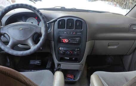 Chrysler Voyager IV, 2002 год, 650 000 рублей, 4 фотография