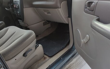 Chrysler Voyager IV, 2002 год, 650 000 рублей, 11 фотография