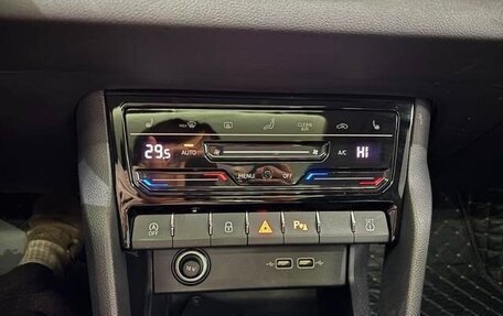 Skoda Karoq I, 2022 год, 1 900 000 рублей, 6 фотография