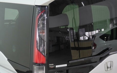 Honda Stepwgn IV, 2017 год, 2 365 000 рублей, 8 фотография