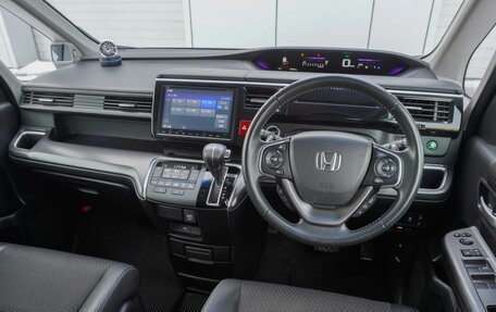 Honda Stepwgn IV, 2017 год, 2 365 000 рублей, 12 фотография