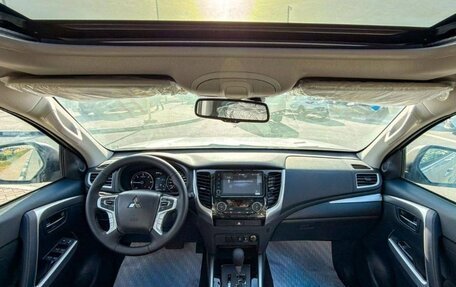 Mitsubishi Pajero Sport III рестайлинг, 2023 год, 3 700 000 рублей, 6 фотография