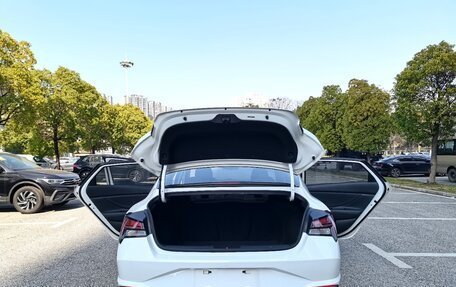 Hyundai Elantra, 2021 год, 1 560 000 рублей, 10 фотография