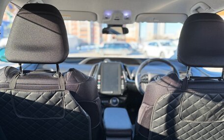 Toyota Prius IV XW50, 2018 год, 2 100 000 рублей, 8 фотография