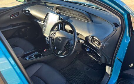 Toyota Prius IV XW50, 2018 год, 2 100 000 рублей, 4 фотография