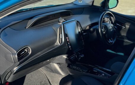 Toyota Prius IV XW50, 2018 год, 2 100 000 рублей, 5 фотография