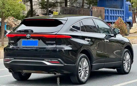 Toyota Harrier, 2024 год, 3 995 010 рублей, 4 фотография