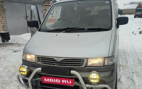 Mazda Bongo Friendee i рестайлинг, 1998 год, 680 000 рублей, 1 фотография