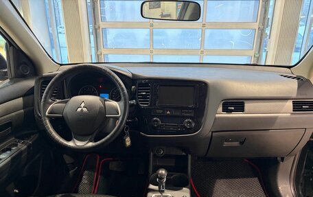 Mitsubishi Outlander III рестайлинг 3, 2012 год, 1 299 000 рублей, 13 фотография