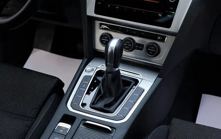 Volkswagen Passat B8 рестайлинг, 2018 год, 1 860 035 рублей, 20 фотография