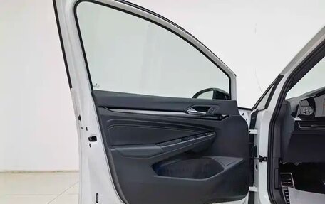 Volkswagen Golf VIII, 2023 год, 2 694 000 рублей, 19 фотография