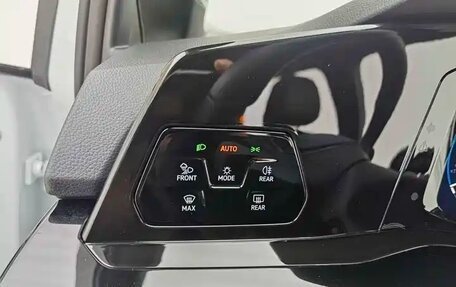 Volkswagen Golf VIII, 2023 год, 2 694 000 рублей, 21 фотография