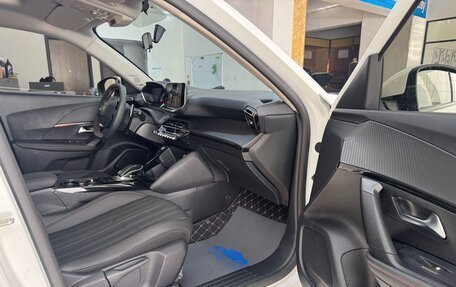 Peugeot 2008 II, 2022 год, 1 850 000 рублей, 8 фотография