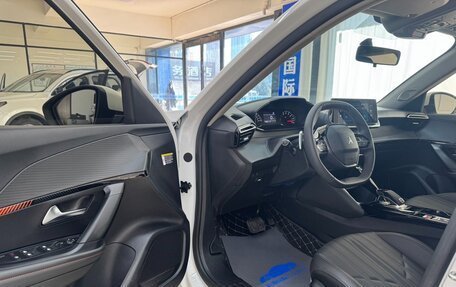 Peugeot 2008 II, 2022 год, 1 850 000 рублей, 6 фотография