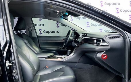 Toyota Camry, 2019 год, 2 800 000 рублей, 14 фотография
