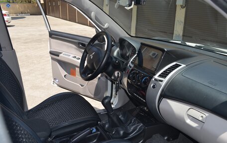 Mitsubishi Pajero Sport II рестайлинг, 2014 год, 1 800 000 рублей, 17 фотография