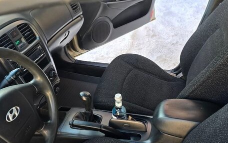 Hyundai Sonata IV рестайлинг, 2006 год, 350 000 рублей, 5 фотография