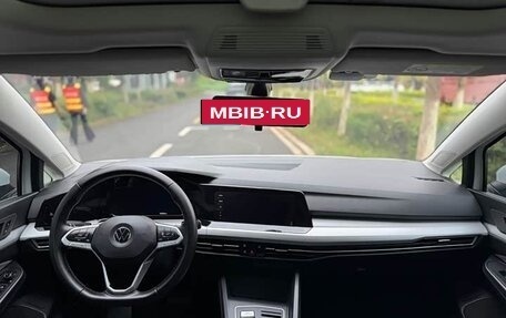 Volkswagen Golf VIII, 2022 год, 1 670 000 рублей, 13 фотография