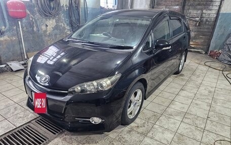 Toyota Wish II, 2013 год, 1 630 000 рублей, 2 фотография