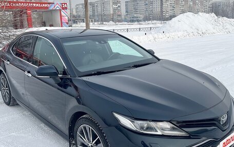 Toyota Camry, 2018 год, 2 445 000 рублей, 3 фотография