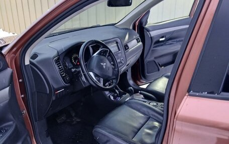 Mitsubishi Outlander III рестайлинг 3, 2012 год, 1 200 000 рублей, 5 фотография