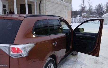 Mitsubishi Outlander III рестайлинг 3, 2012 год, 1 200 000 рублей, 2 фотография