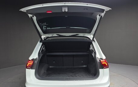 Volkswagen Tiguan II, 2022 год, 4 271 000 рублей, 5 фотография