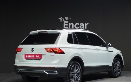 Volkswagen Tiguan II, 2022 год, 4 271 000 рублей, 3 фотография