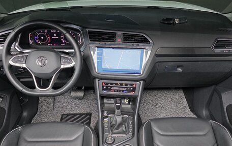 Volkswagen Tiguan II, 2022 год, 4 271 000 рублей, 10 фотография