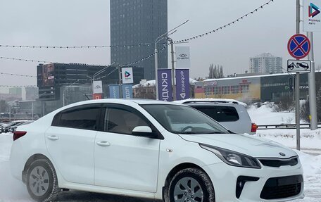 KIA Rio IV, 2018 год, 975 000 рублей, 1 фотография