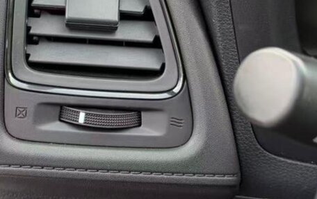 Honda Vezel, 2021 год, 1 590 000 рублей, 6 фотография