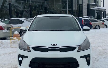 KIA Rio IV, 2018 год, 975 000 рублей, 2 фотография