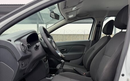 Renault Logan II, 2019 год, 990 000 рублей, 11 фотография