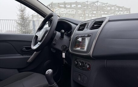 Renault Logan II, 2019 год, 990 000 рублей, 16 фотография