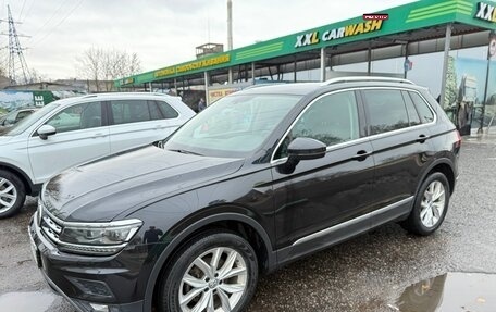 Volkswagen Tiguan II, 2018 год, 3 200 000 рублей, 1 фотография