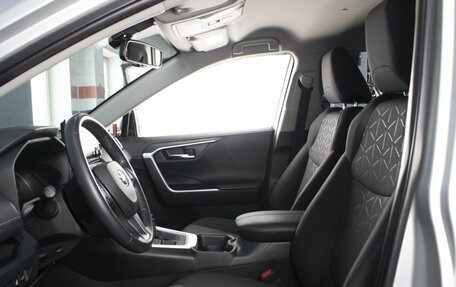 Toyota RAV4, 2021 год, 3 330 000 рублей, 8 фотография