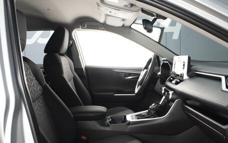 Toyota RAV4, 2021 год, 3 330 000 рублей, 7 фотография