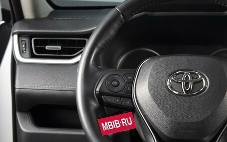 Toyota RAV4, 2021 год, 3 330 000 рублей, 12 фотография