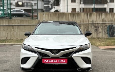 Toyota Camry, 2019 год, 3 100 000 рублей, 2 фотография