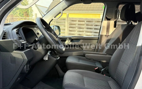 Volkswagen Multivan T6 рестайлинг, 2021 год, 3 890 000 рублей, 6 фотография