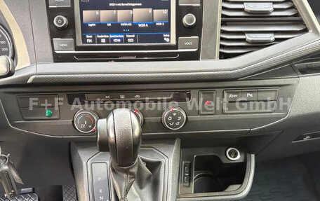 Volkswagen Multivan T6 рестайлинг, 2021 год, 3 890 000 рублей, 9 фотография