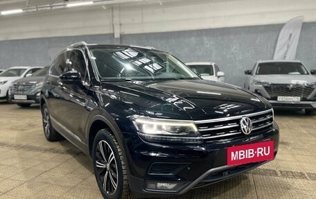 Volkswagen Tiguan II, 2017 год, 2 590 000 рублей, 3 фотография