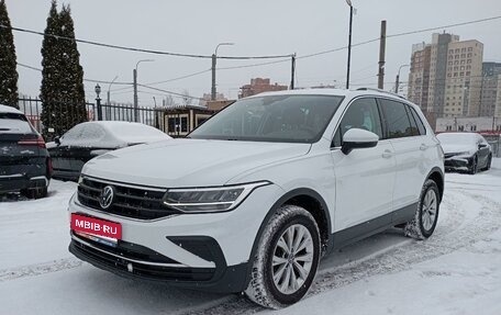 Volkswagen Tiguan II, 2021 год, 3 700 000 рублей, 1 фотография