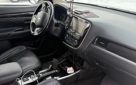 Mitsubishi Outlander III рестайлинг 3, 2017 год, 2 050 000 рублей, 5 фотография