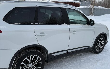 Mitsubishi Outlander III рестайлинг 3, 2017 год, 2 050 000 рублей, 6 фотография