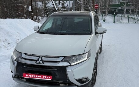 Mitsubishi Outlander III рестайлинг 3, 2017 год, 2 050 000 рублей, 8 фотография