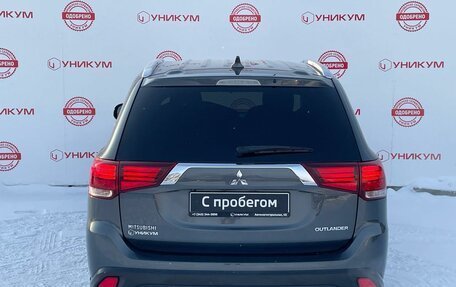 Mitsubishi Outlander III рестайлинг 3, 2018 год, 1 999 000 рублей, 4 фотография