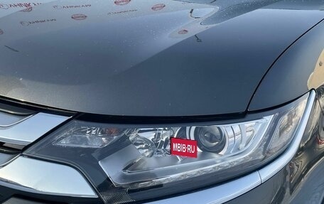 Mitsubishi Outlander III рестайлинг 3, 2018 год, 1 999 000 рублей, 10 фотография